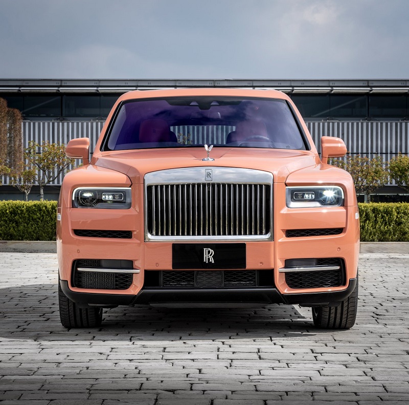Rolls-Royce Cullinan phá cách nhẹ nhàng hơn với màu sơn ngoại thất hồng cam