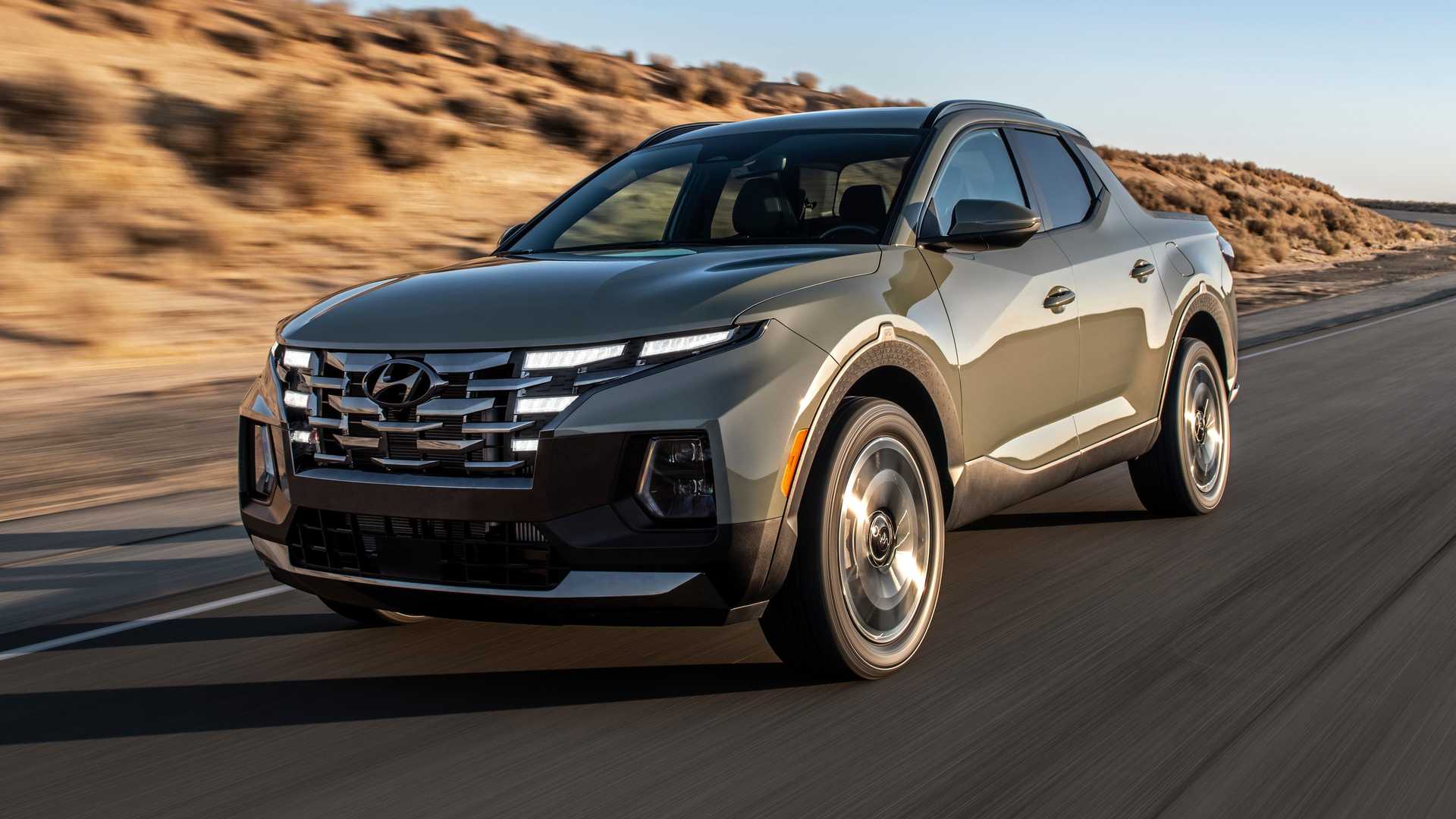 Hyundai chính thức ra mắt bán tải Santa Cruz: Tucson phiên bản có thêm thùng